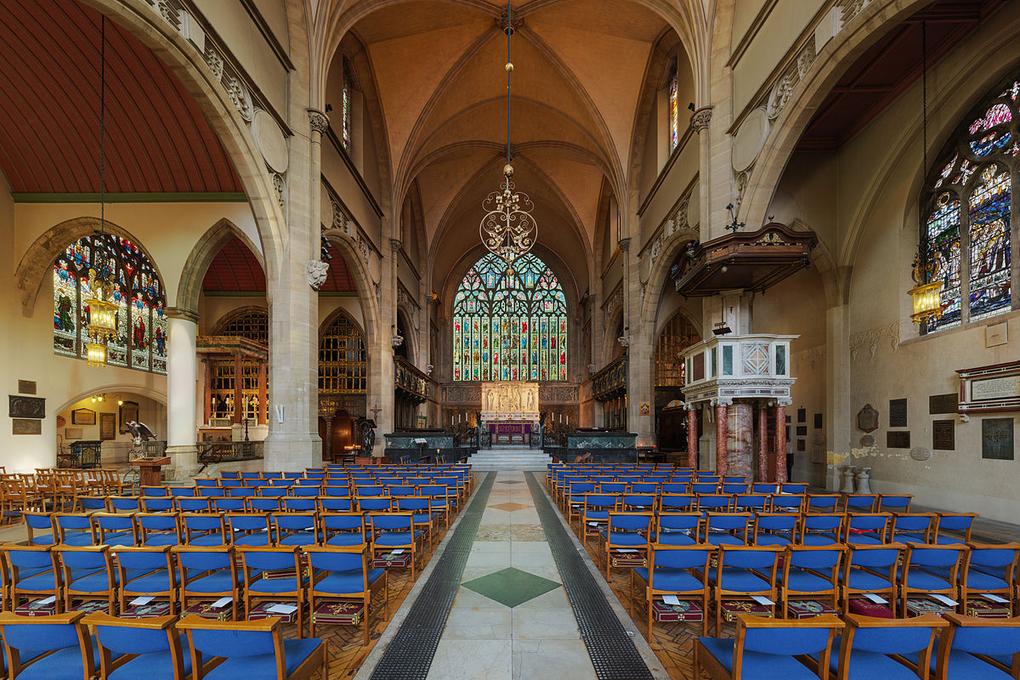 11 Historic London Churches To Visit 5 1200px-Holy_Trinity_Sloane_Street_Church_Nave_2_-_Diliff