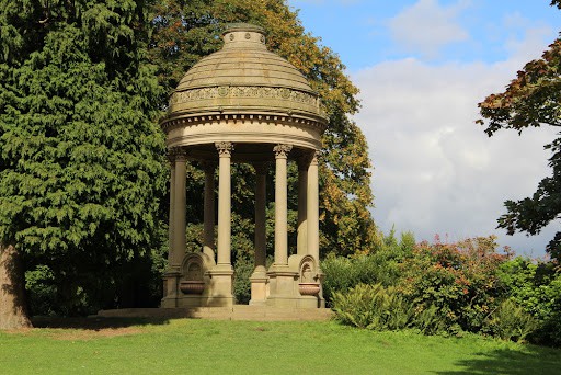 Leeds Travel Guide: Where Is Leeds & What To Do There 2 Barrans Fountain at Roundhay Park, Leeds
