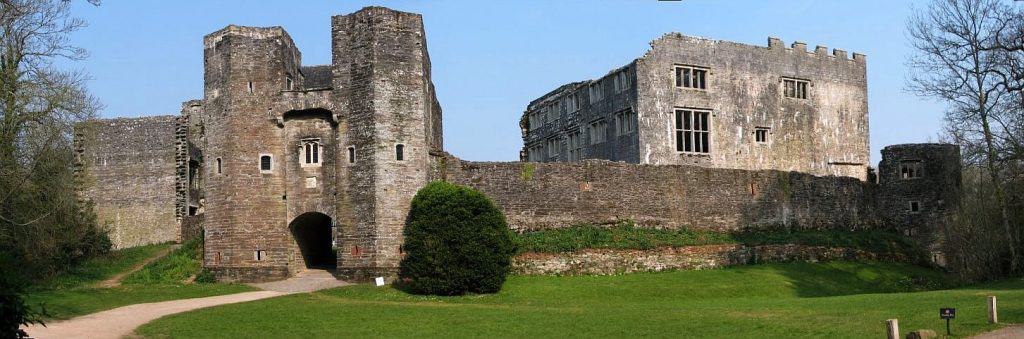 Haunted Castles In England: 5 Spooky English Castles 2 Haunted Castles In England: 5 Spooky English Castles 1