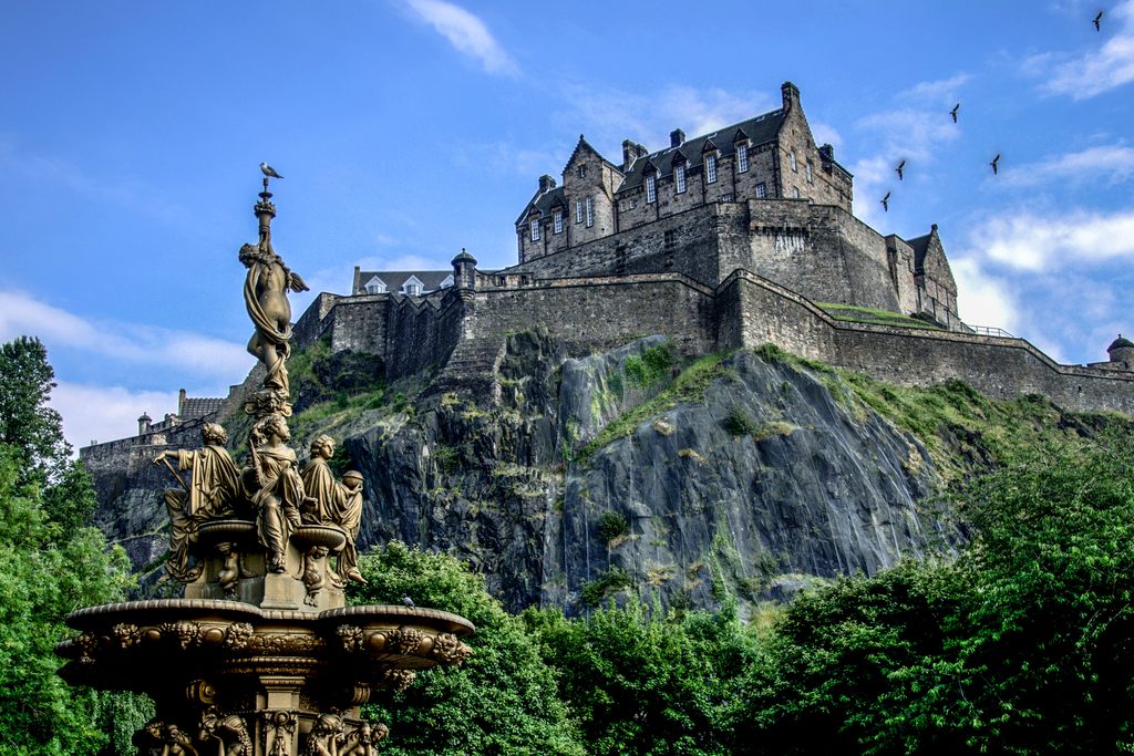 Edinburgh Castle | The Scottish Capital's Imposing Fortress 1 Edinburgh Castle