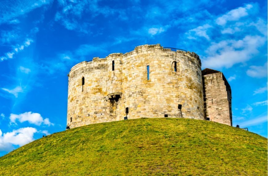 motte and bailey castles