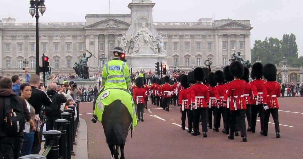 Buckingham Palace | The Queen's Official London Residence 8 london