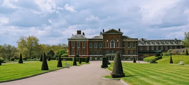 The Houses Of Windsor | The Palaces, Castles & Country Homes Of The Royal Family 4 The Houses Of Windsor | The Palaces, Castles & Country Homes Of The Royal Family 2