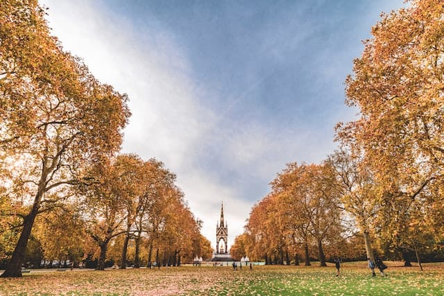 London Weather in October: Admire the Stunning Autumn Colors 2