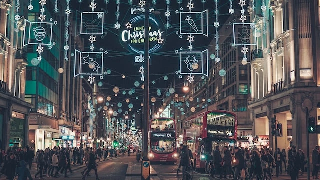 How is London in December? 3 Night street view of London