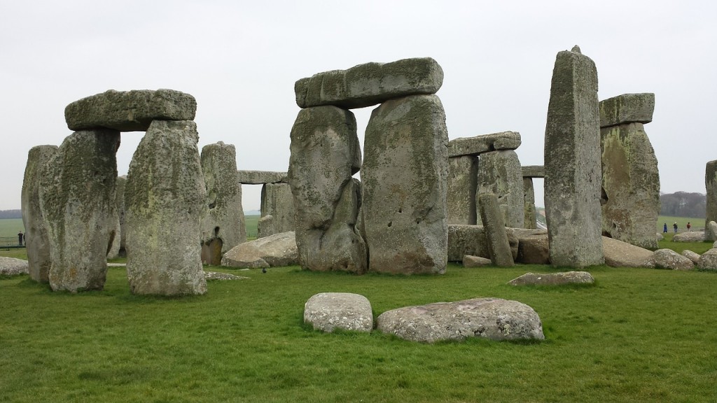 9 Great Places To Visit Near London 2 stonehenge