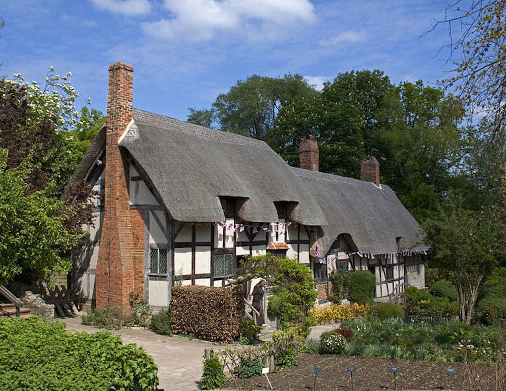 20 Gorgeous English Thatched Cottages 12 thatched-cottages-anne-hathaway
