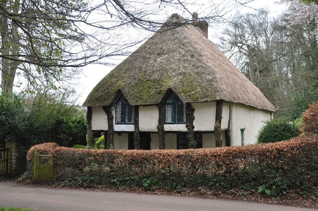 20 Gorgeous English Thatched Cottages 17 thatched-cottages-cockington-village