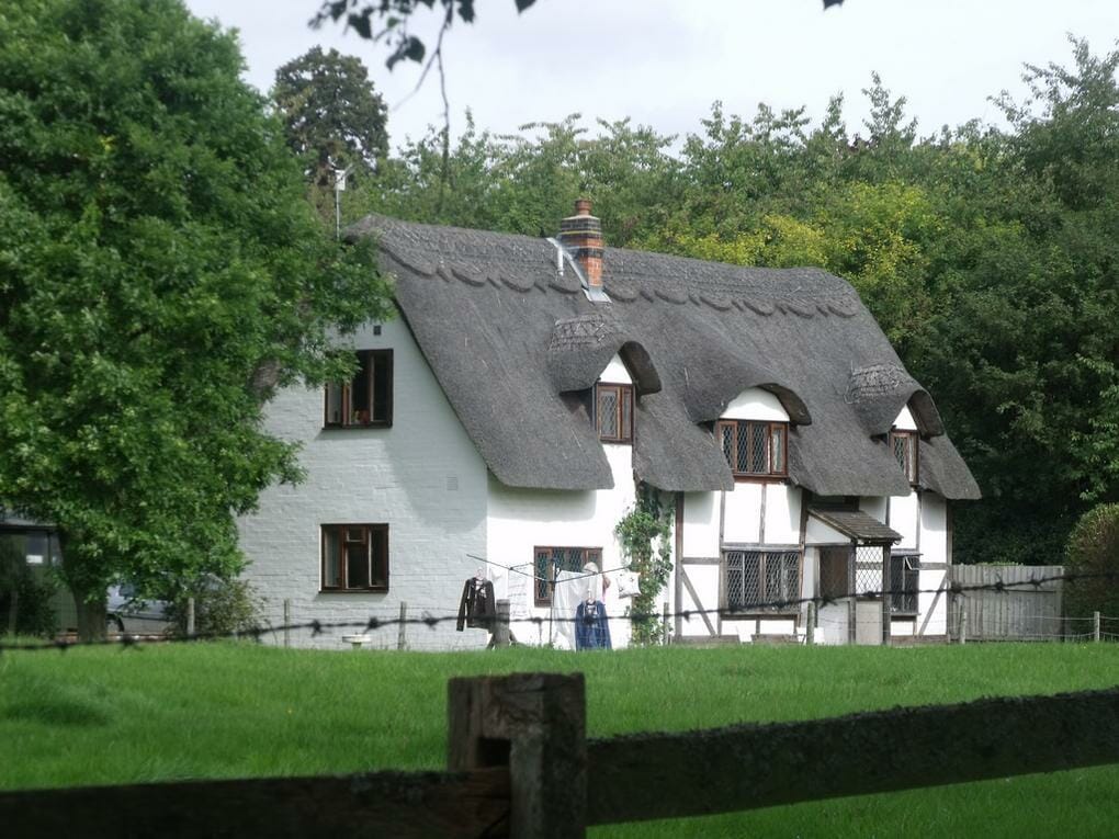 20 Gorgeous English Thatched Cottages 21 thatched-cottages-jubilee-walk