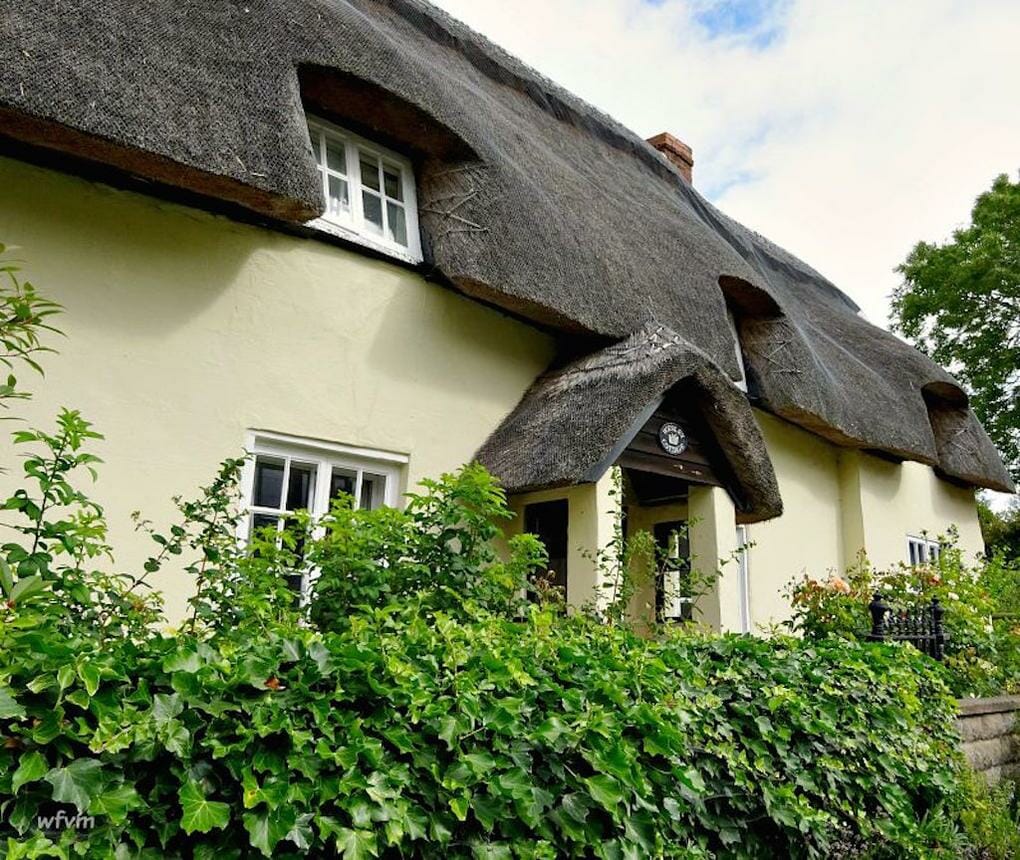 20 Gorgeous English Thatched Cottages 3 thatched-cottages-padbury-buckingham