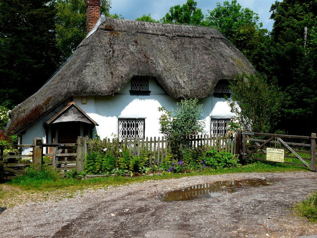 20 Gorgeous English Thatched Cottages 2 thatched-cottages-test-valley-hampshire