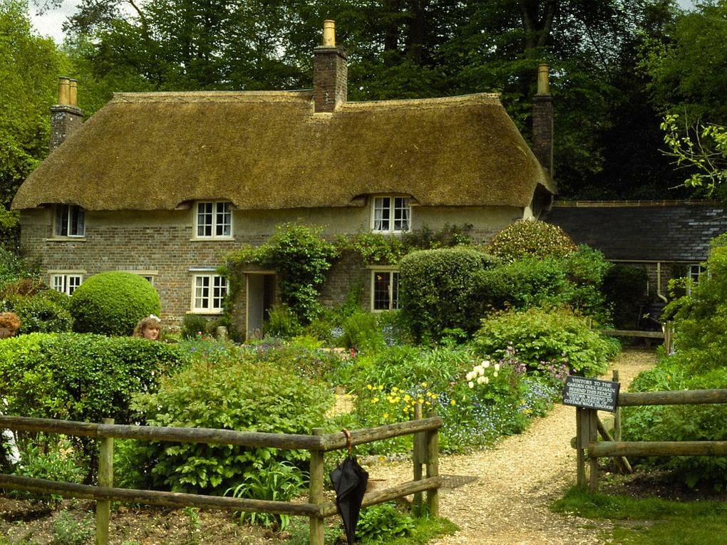 20 Gorgeous English Thatched Cottages 20 thatched-cottages-thomas-hardy-cottage