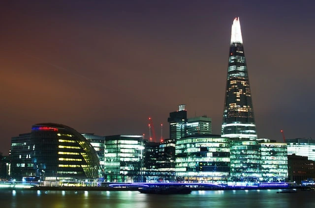 8 Historic Old Buildings in London that You Must Visit 6 The Tower of London, UK